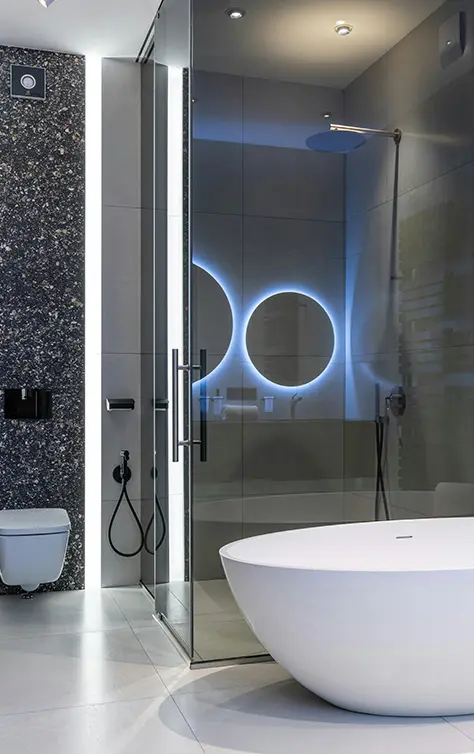 A bathroom with a toilet and a bath tub